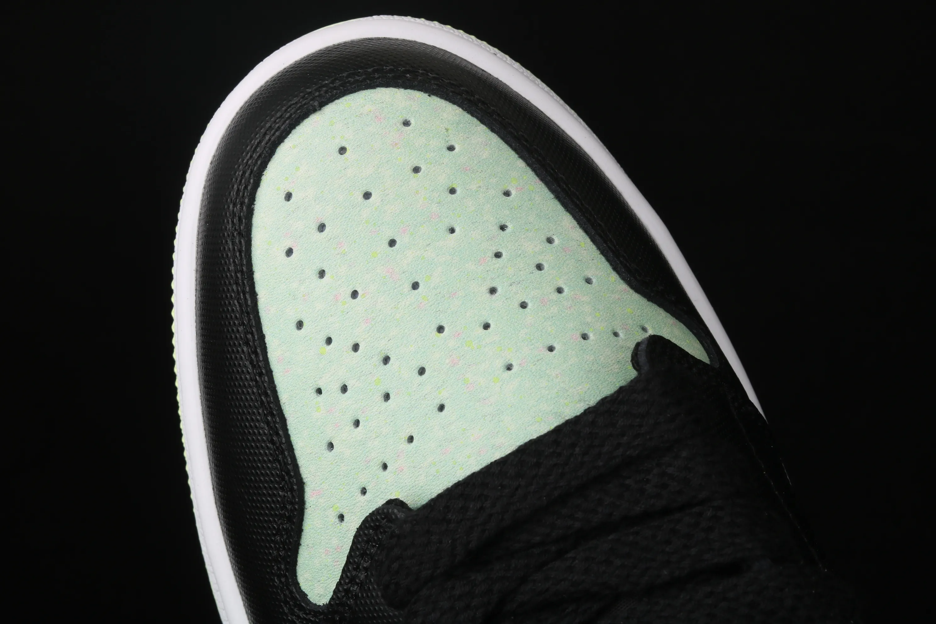 All categories Air Jordan Jordan series basketball shoes Air Jordan 1 Mid Air Jordan 1 Mid SE Barely Colt AJ1 Joe 1 Zhongbang basketball shoes CV5276-003